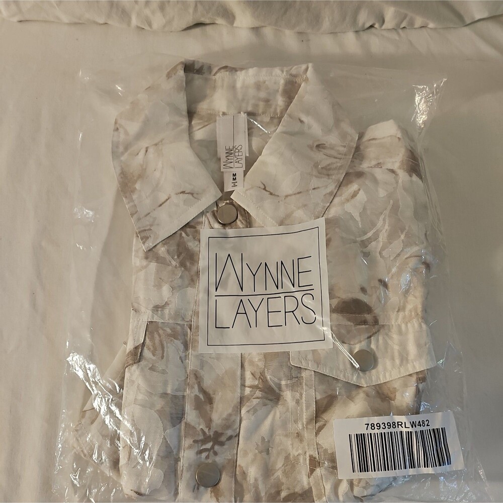 Brand New Women's Wynne Layers Sheer Blouse Size Medium Snap Button-Down